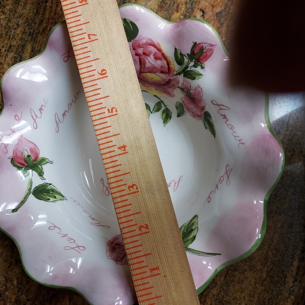 Amore Rose ruffled bowl. - Picture 8 of 9